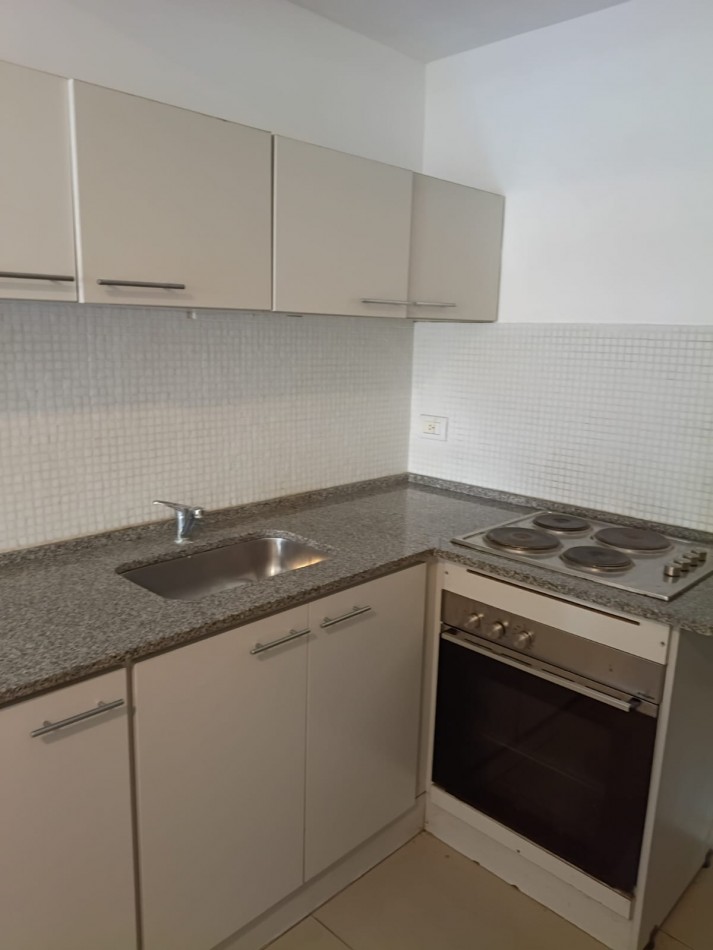 Villa Crespo - Alquiler de monoambiente al contrafrente con balcon, pileta y SUM. $690.000.